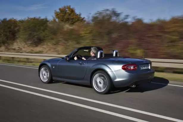 Mazda MX-5 «የፊት ማንጠልጠያ» ወደ አውሮፓ ይደርሳል 13308_1