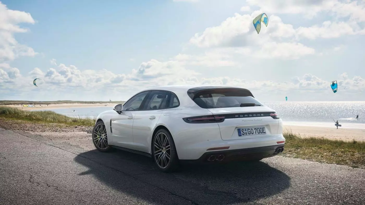 پورسچى Panamera Turbo S E-Hybrid