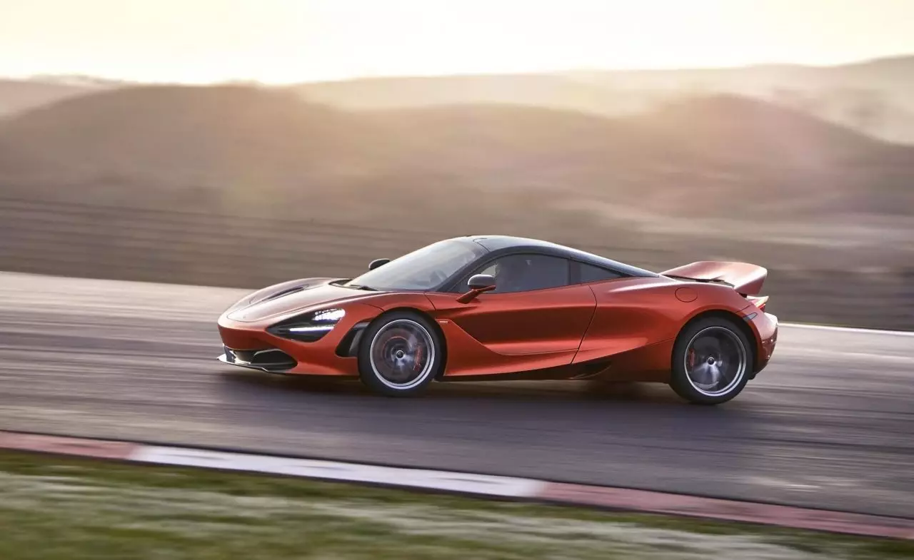 McLaren 720S ප්ලාවිතය