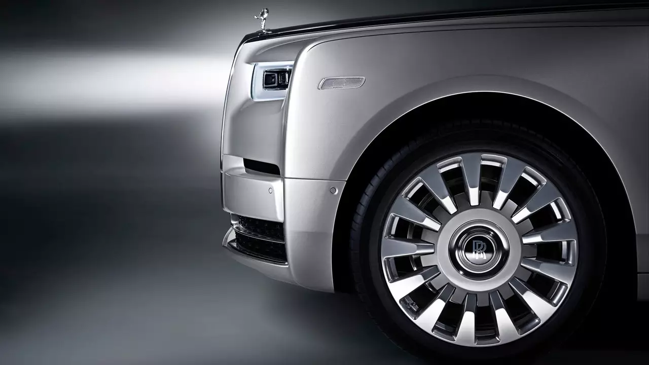 Rolls-Royce Phantom - Front Detail