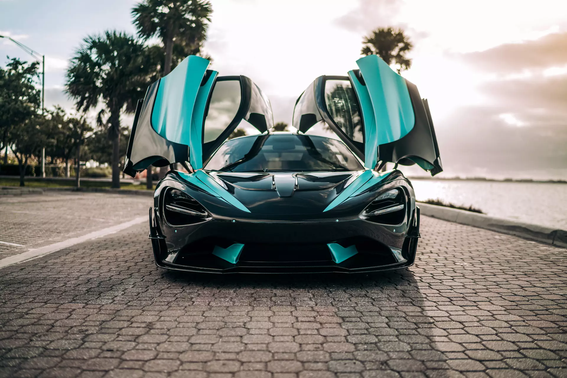 ụlọ ọrụ-McLaren-720S