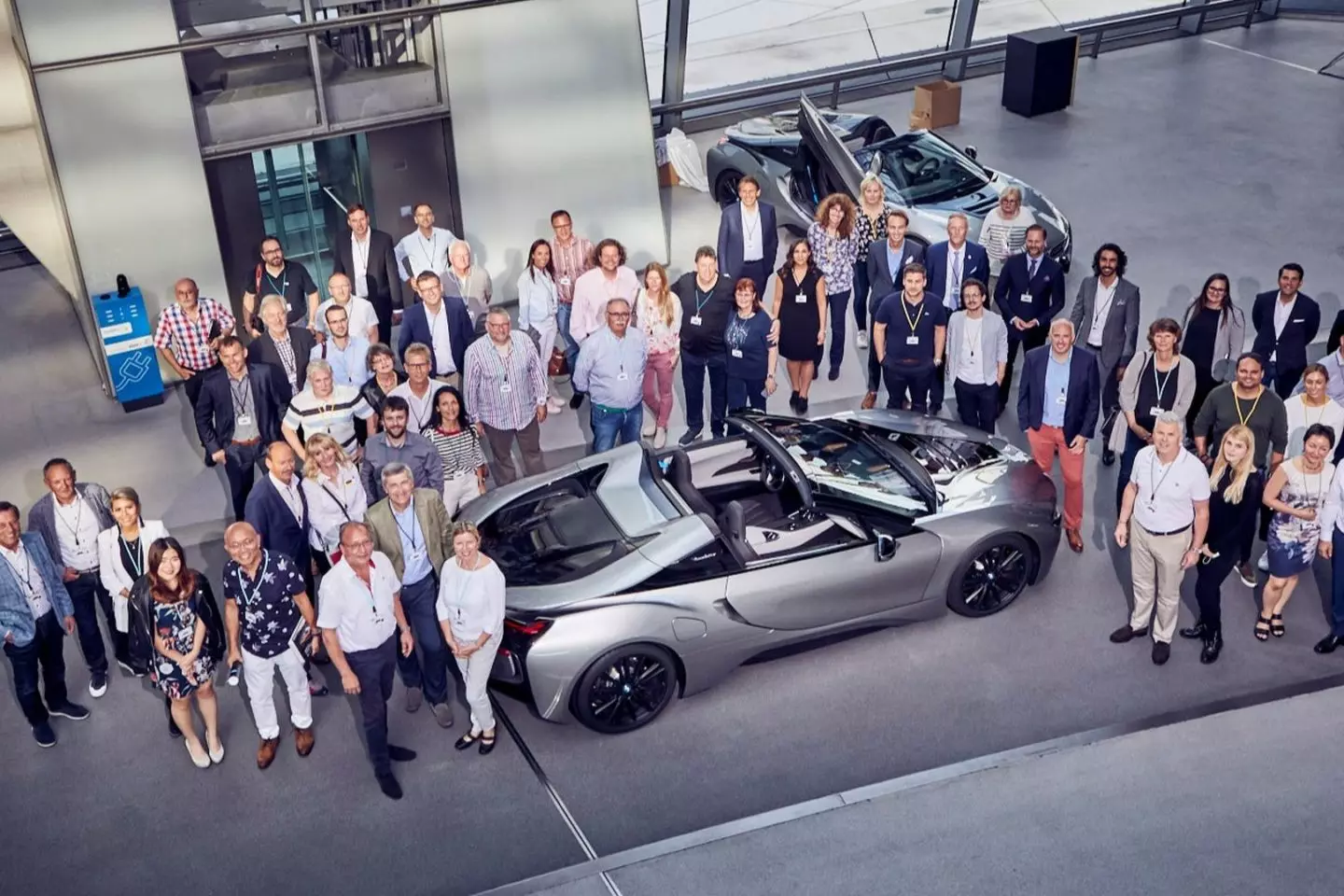 BMW i8 Roadster memberikan 2018