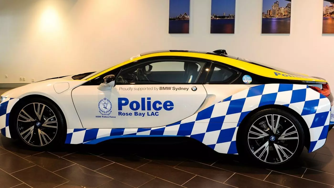 This BMW i8 is the new element of the Australian Police 13654_1