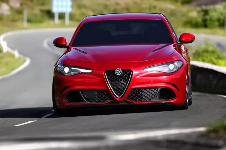 Alfa-Romeo-Giulia-5