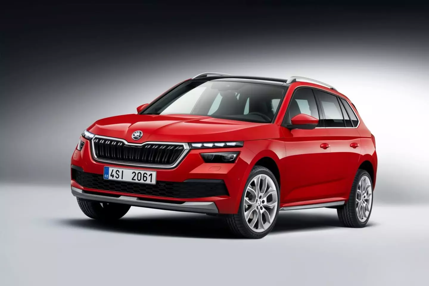 Skoda Kamiq: koj puas xav tau ntau tus thwjtim?