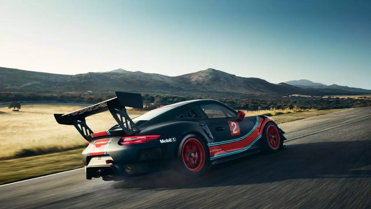 Porsche 911 GT2 RS Clubsport อำลาครั้งใหญ่ 13760_1