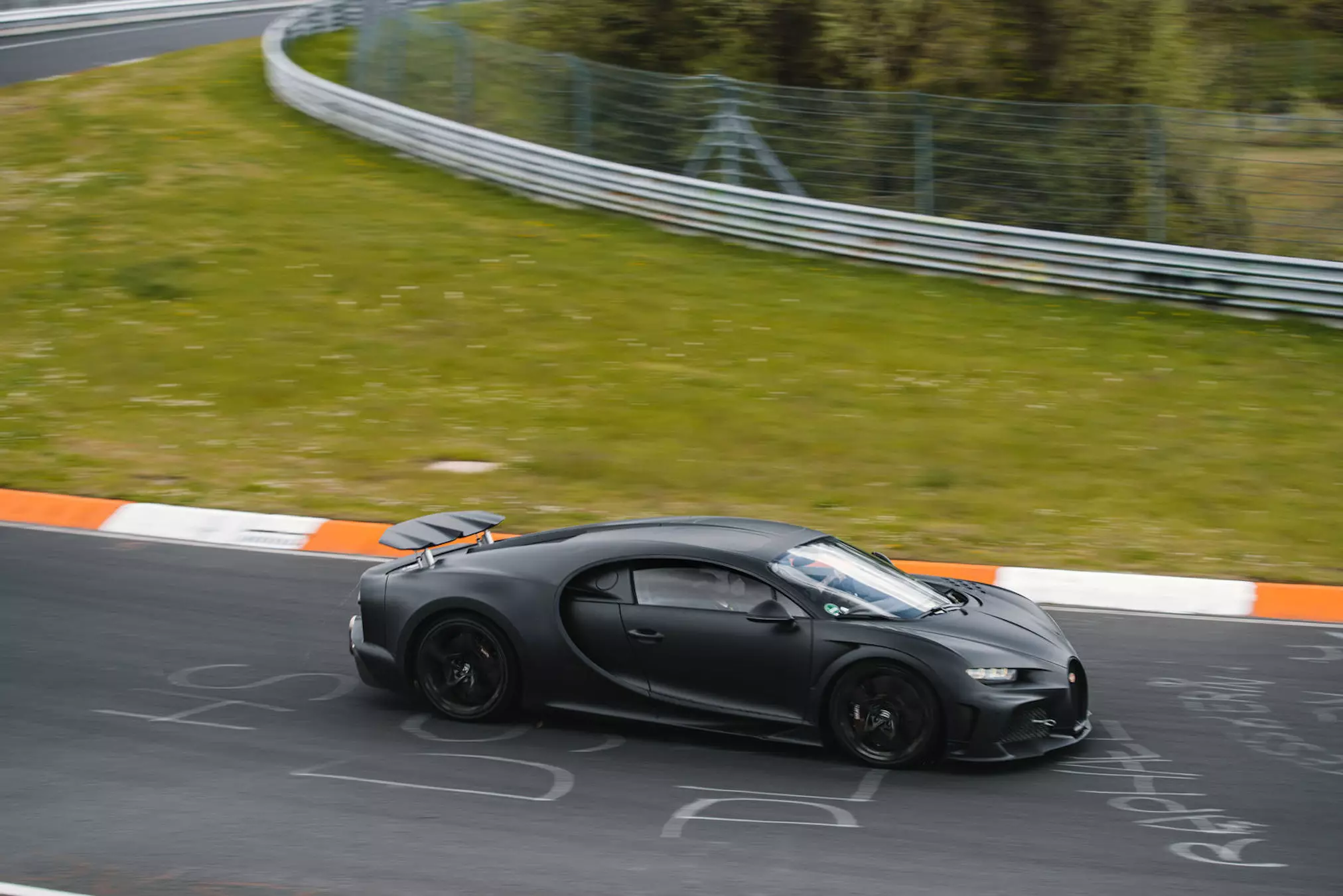 Bugatti Chiron Super olahraga 300+ Nürburgring