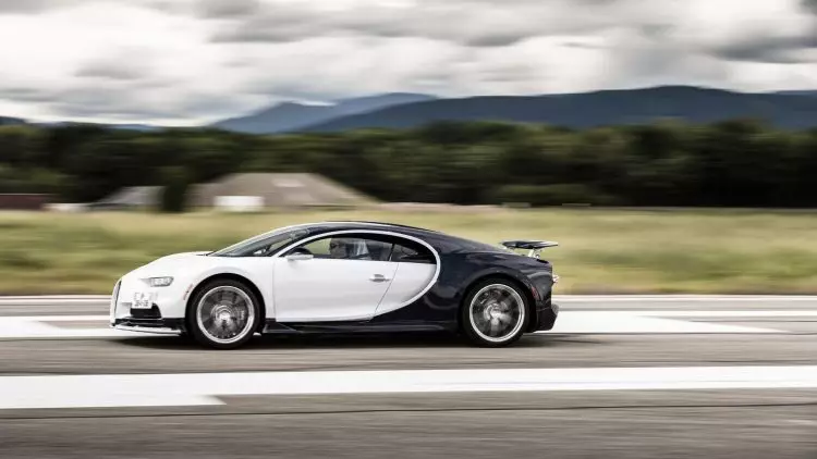 Bugatti Chiron ත්වරණය