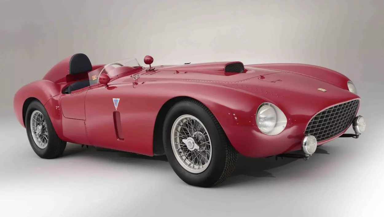 1954 Ferrari 375 Plus ការប្រកួតប្រជែងពីងពាង