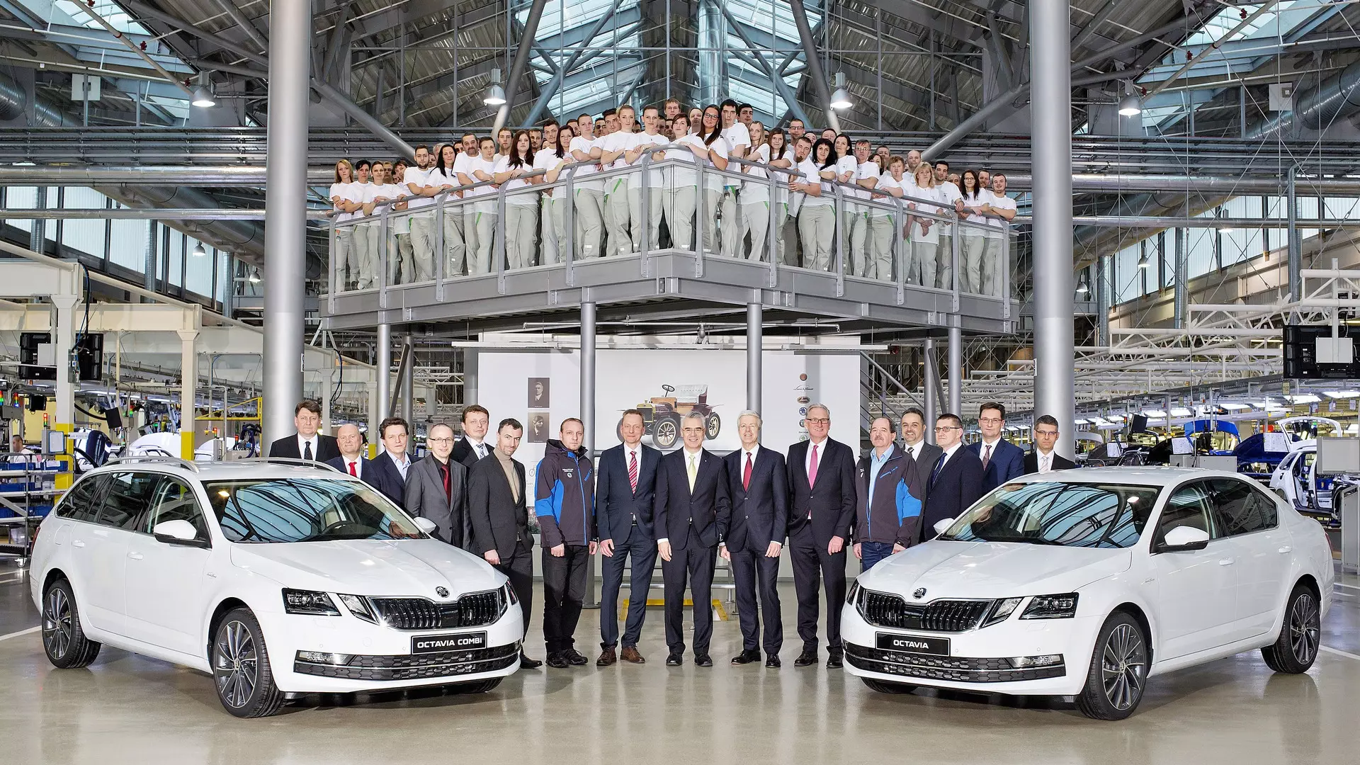 Skoda Octavia rénovée. Images de démarrage de production 13972_1