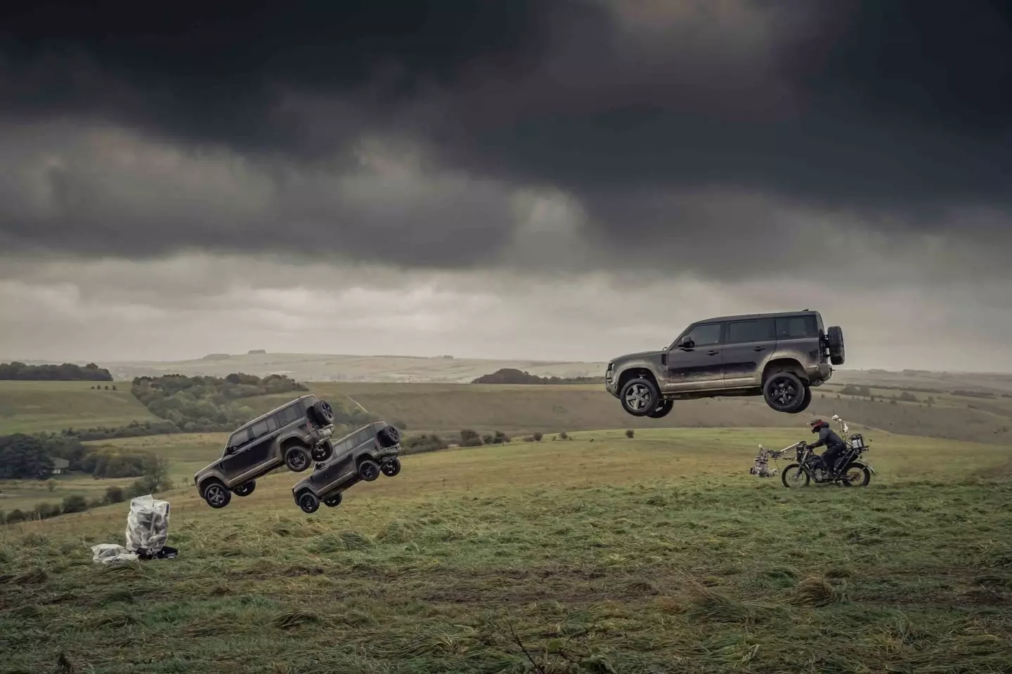Fillimi i Ftohtë. Land Rover ia bën jetën të zezë Defender. A mund ta marrë atë?