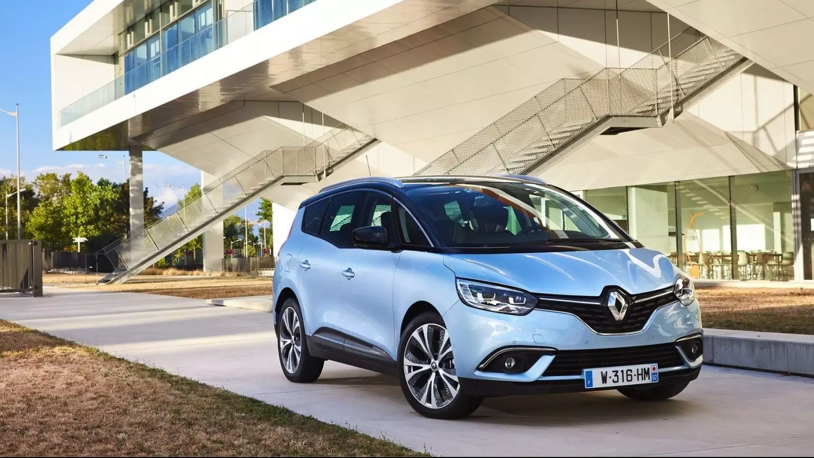 Bantuan hibrid pemandangan hebat Renault