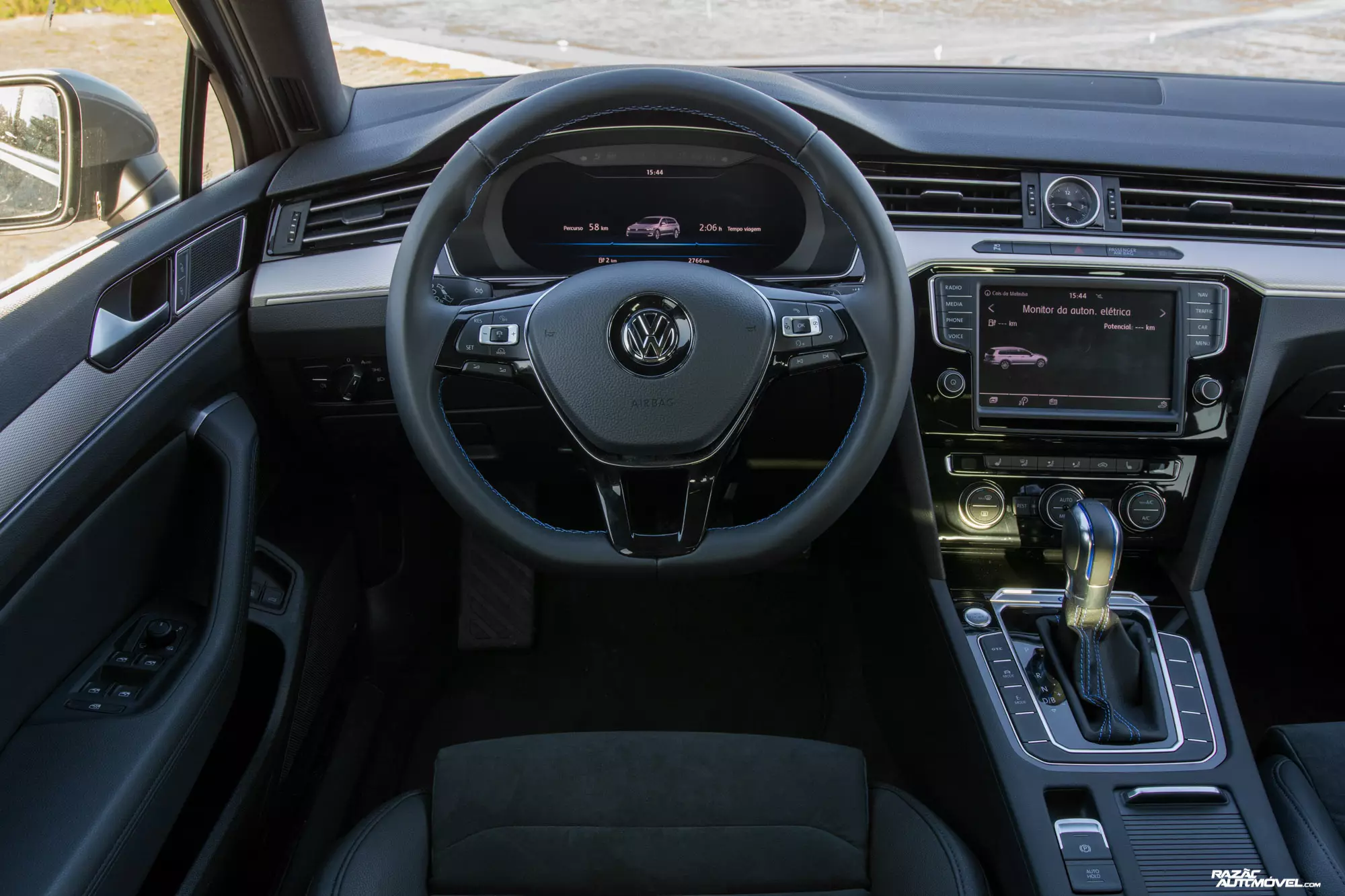 CA 2017 Volkswagen Passat GTE (8)