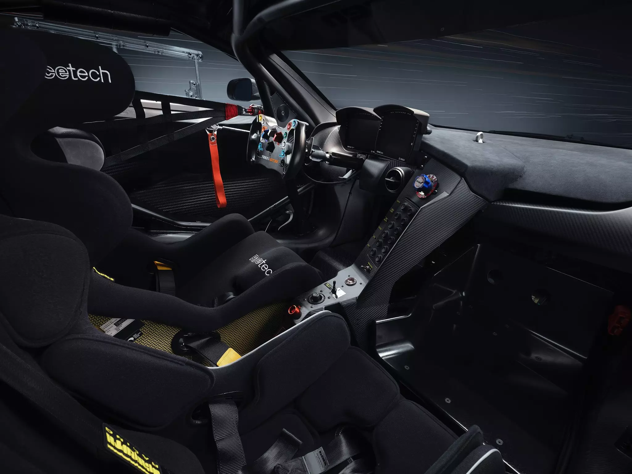 McLaren 720S GT3X. Չկան կանոններ՝ ստեղծելու վերջնական միացումային մեքենա 14060_2