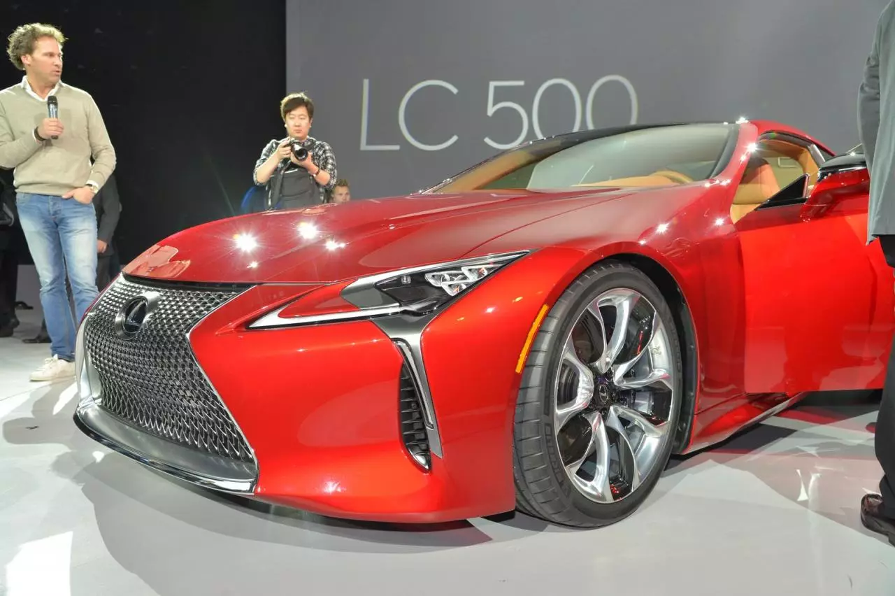 Lexus LC 500 ကို နောက်ဆုံးတွင် ထုတ်ဖော်ပြသခဲ့သည်။ 14134_2