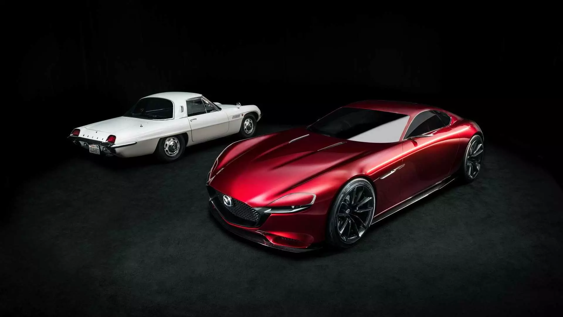 1967 Mazda Cosmo Sport และ 2015 Mazda RX-Vision