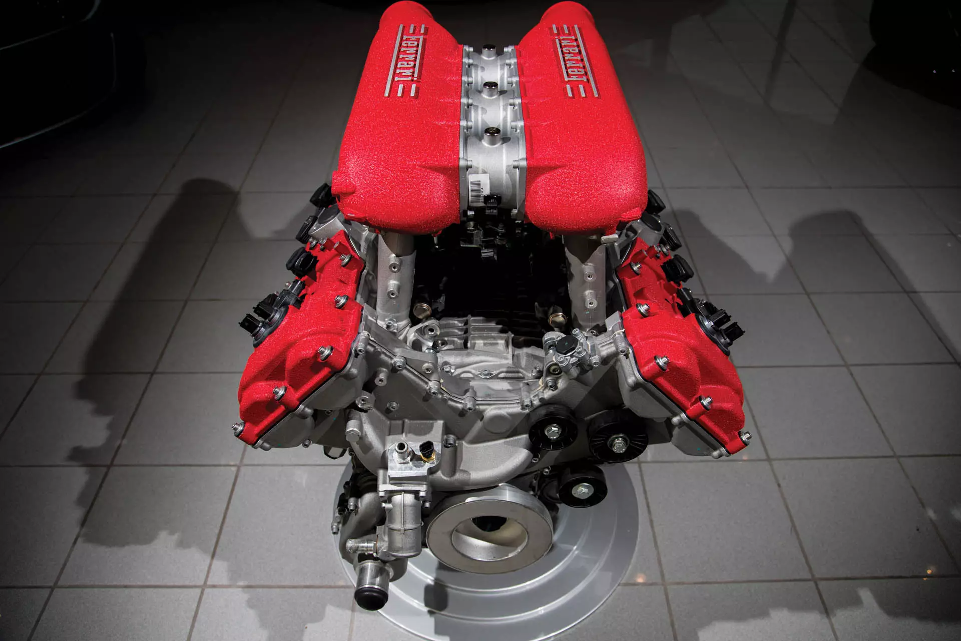 ម៉ាស៊ីន Ferrari 458 Italia V8