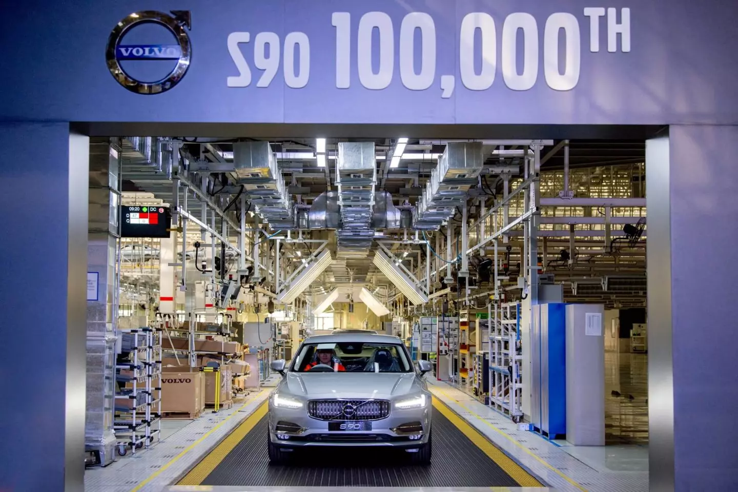 వోల్వో S90 100,000 యూనిట్లు