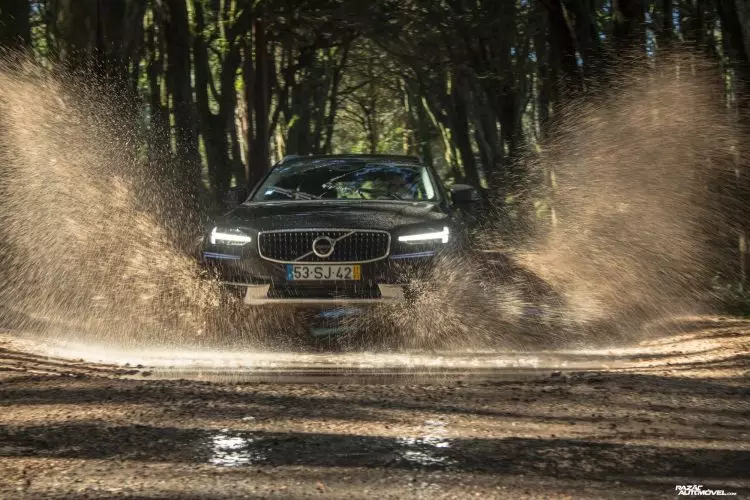 2017 Volvo V90 Cross Country - salmentak