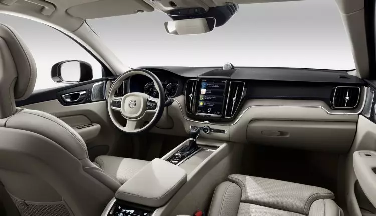 यहाँ नयाँ Volvo XC60 छ। स्विडेनी सौन्दर्य 14273_3