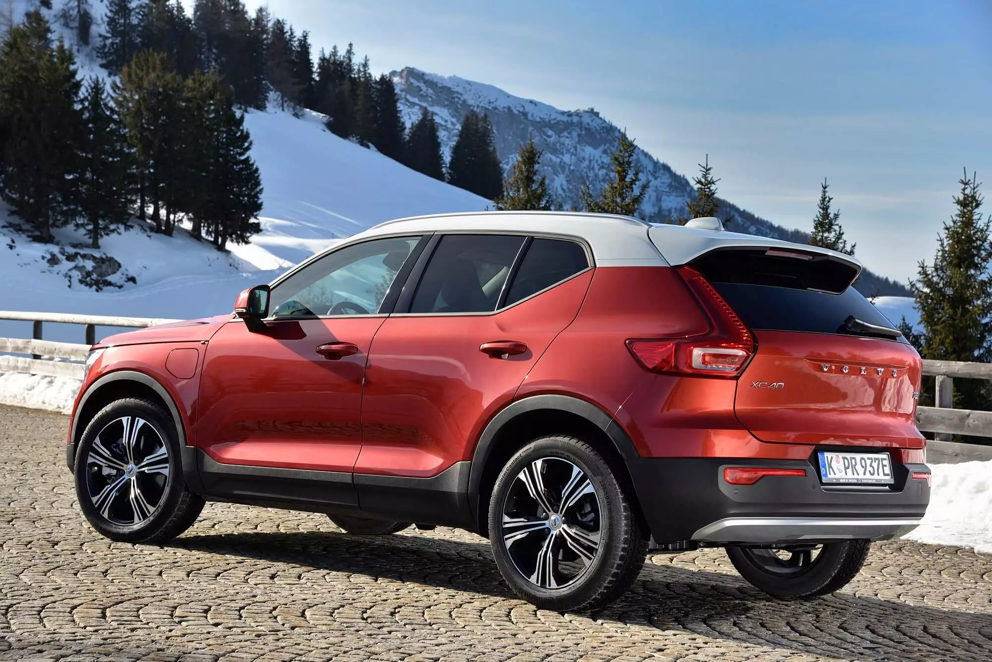 Motsoako oa plug-in oa Volvo XC40