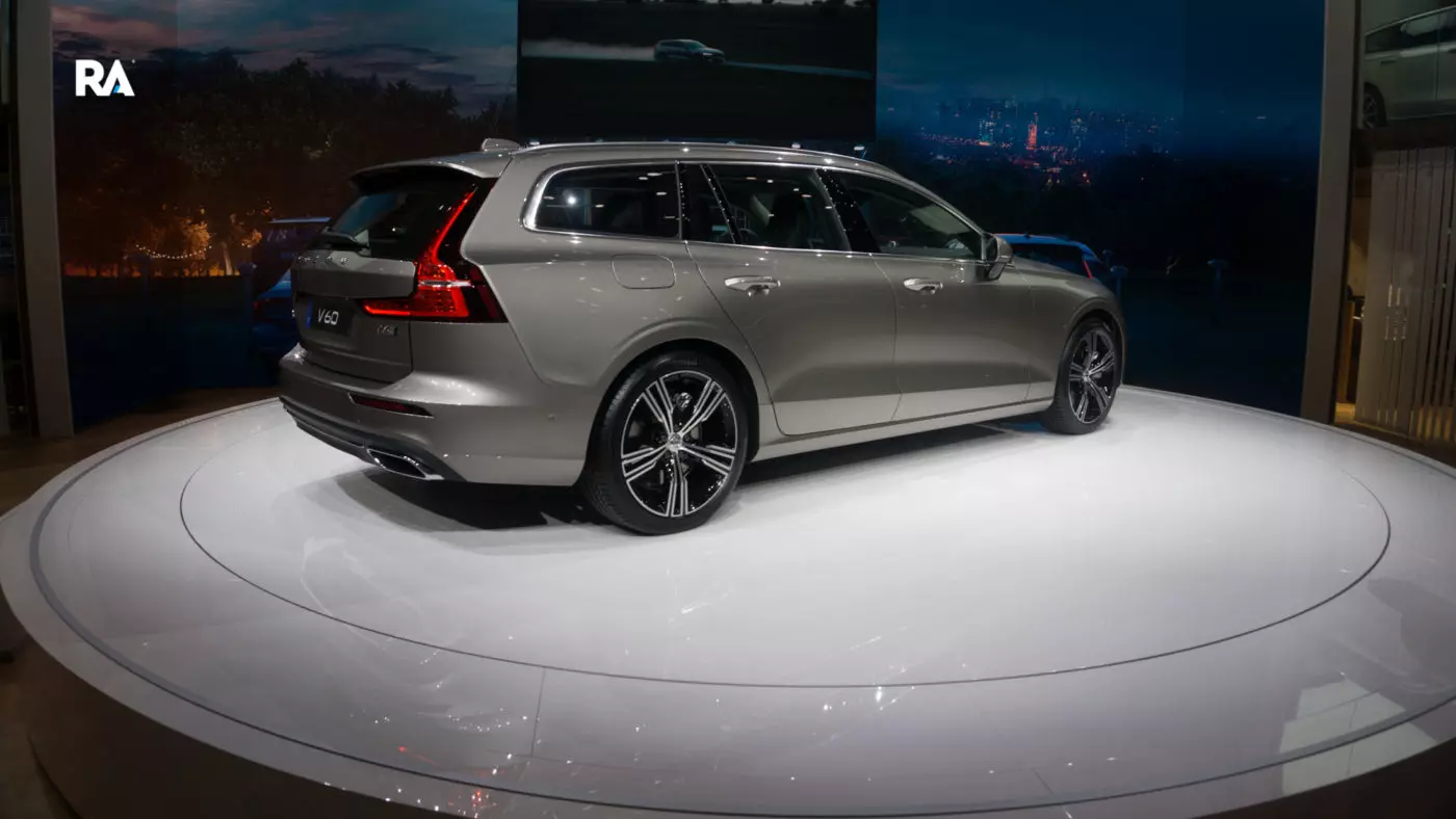 Volvo V60 Geneva ឆ្នាំ 2018