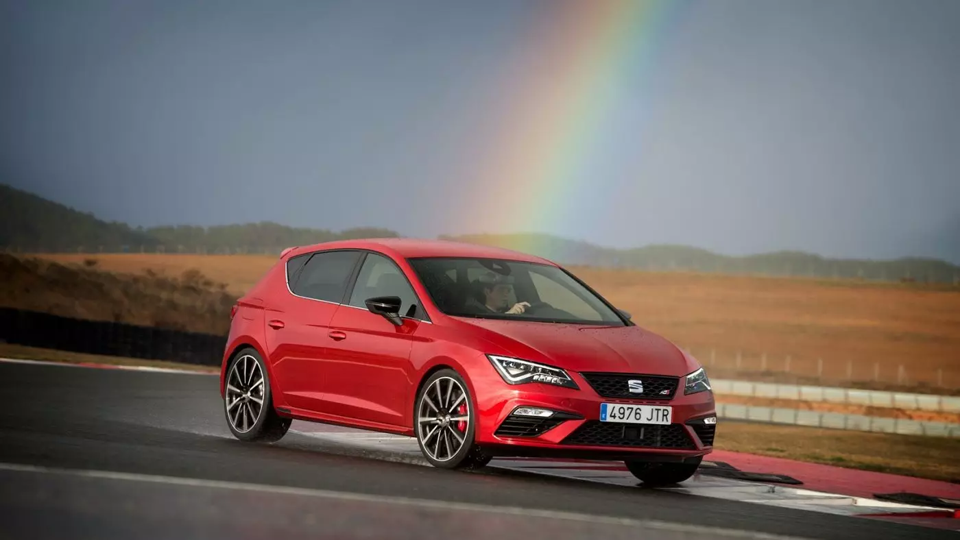 SEAT Leon Cupra электр кыймылдаткычы менен 