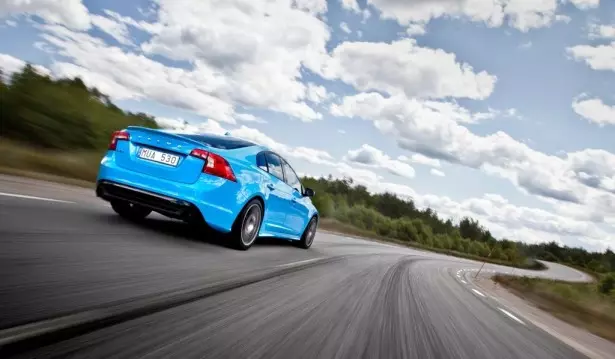 Volvo S60 Polestar ကို Los Angeles Motor Show တွင်ပြသရန်စီစဉ်ထားသည်။ 14433_2