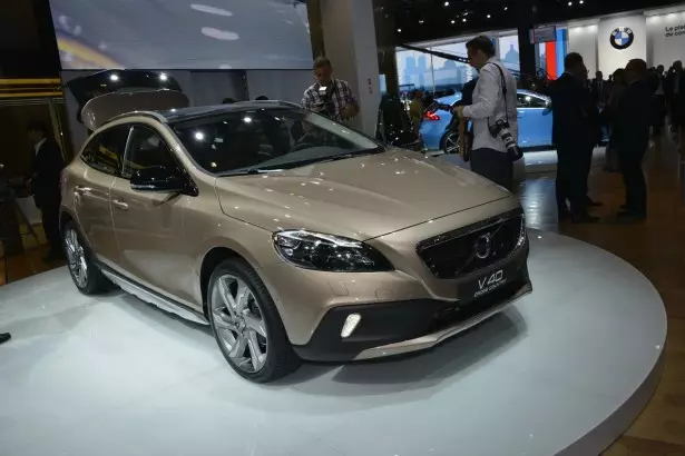 Volvo V40 2013 พร้อมรุ่น R-Desing และ Cross-Country 14437_1