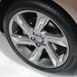 Volvo V40 2013 s variantami R-Desing a Cross-Country 14437_14