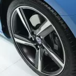 Volvo V40 2013 R-Desing eta Cross-Country aldaerekin 14437_6