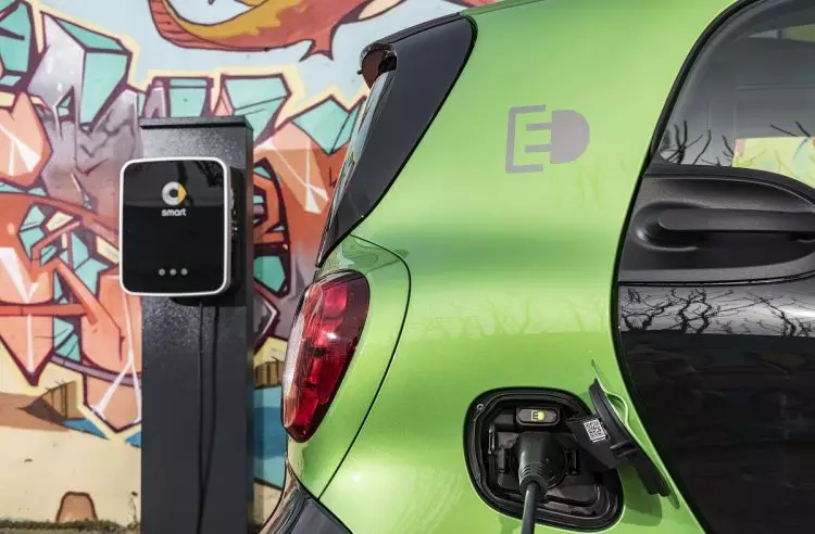 2017 Smart Fortwo Electric Drive - ŝargu bateriojn