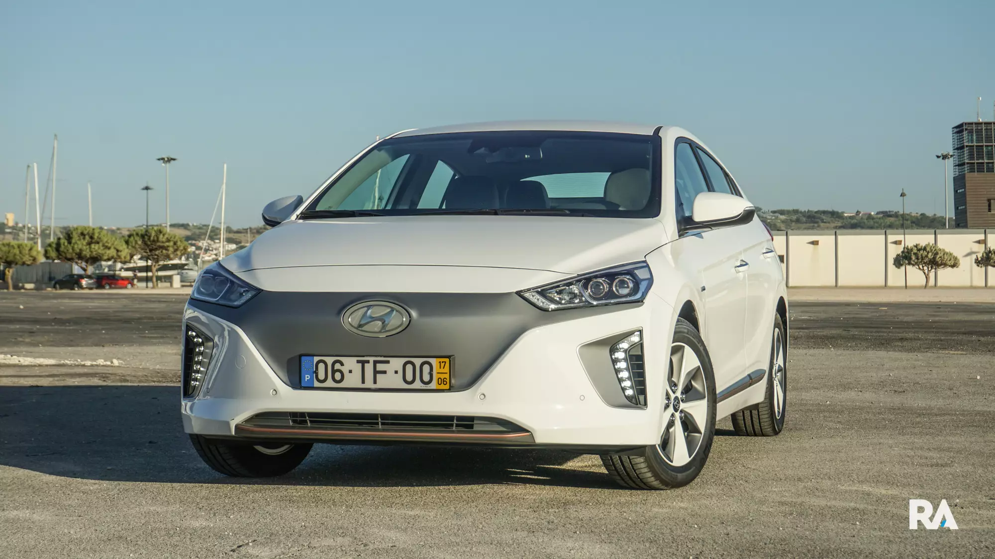 Hyundai Ioniq: ngwakọ, nkwụnye na ọkụ eletrik 1453_14