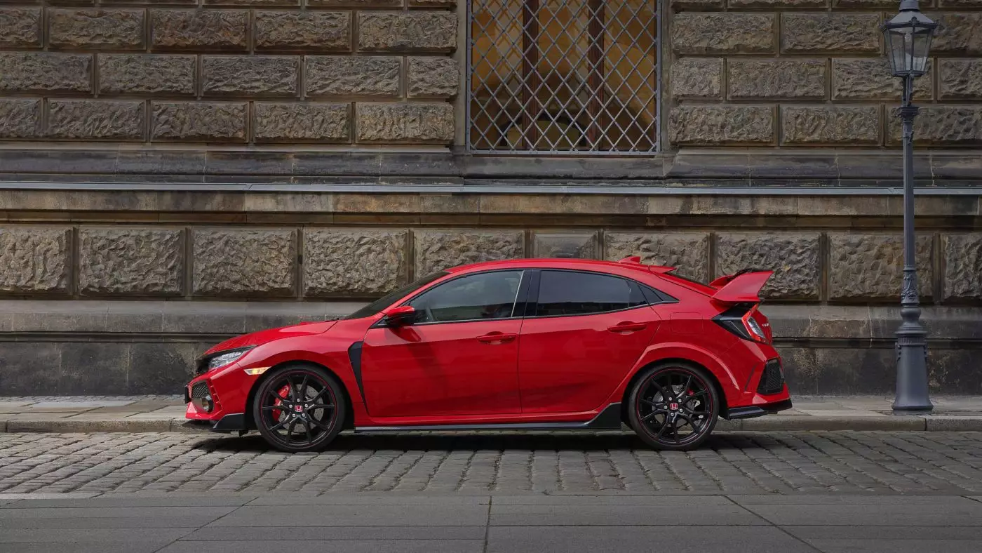 “Honda Civic Type R.”