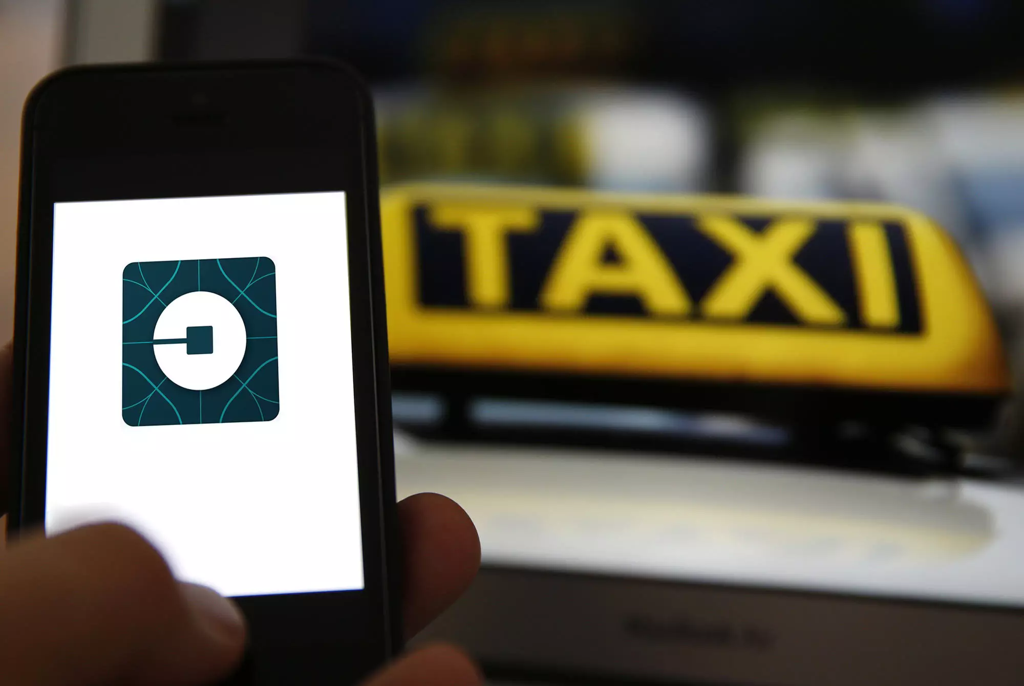 Uberタクシー、電子プラットフォーム
