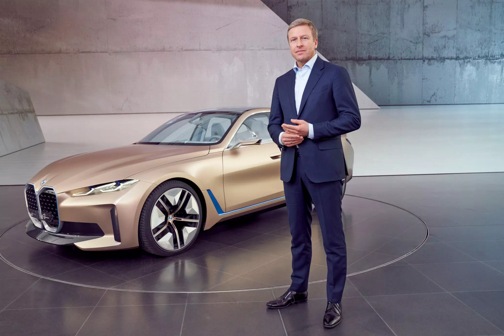 BMW Concept i4 ar Oliveru Zipsi, zīmola izpilddirektoru