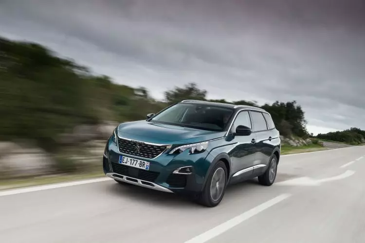 Peugeot 5008 2017 года