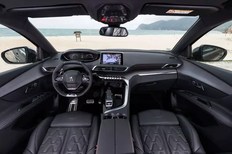 2017 Peugeot 5008 Interior