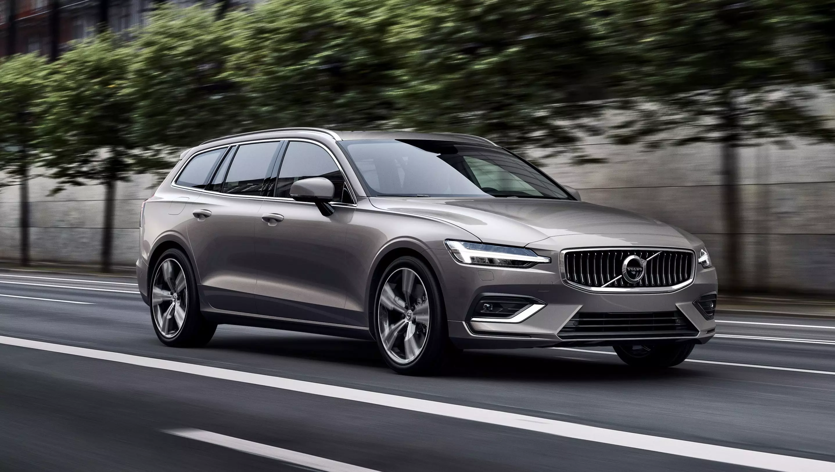 Volvo V60 2018 година