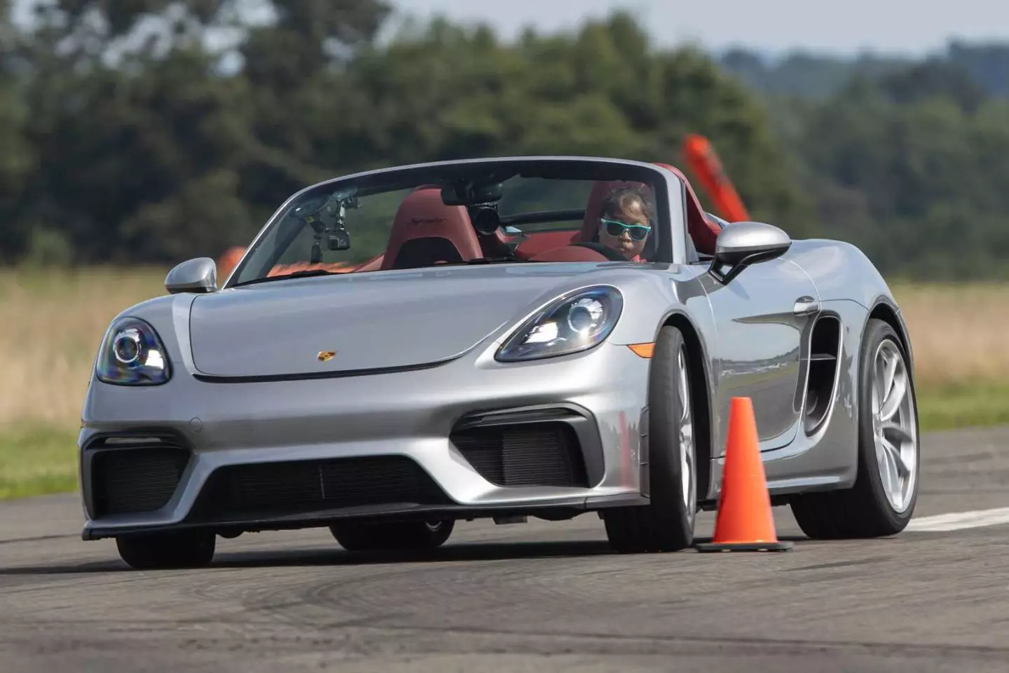 Chloe Chambers met í svigi Porsche 718 Spyder