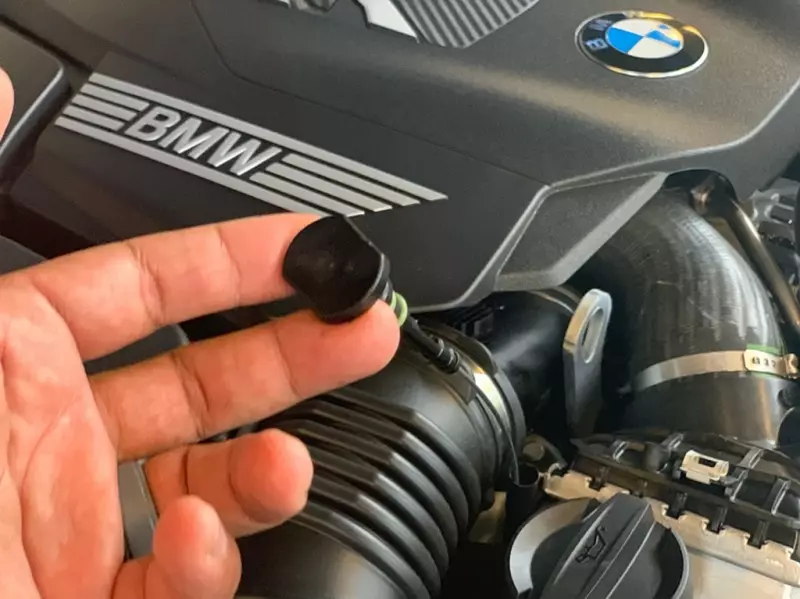 BMW M850ixDrive oil dipstick