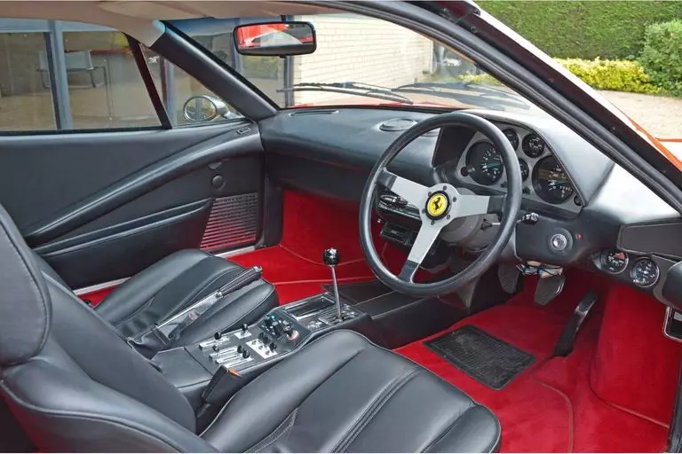 Notranjost Ferrarija 308 GTB