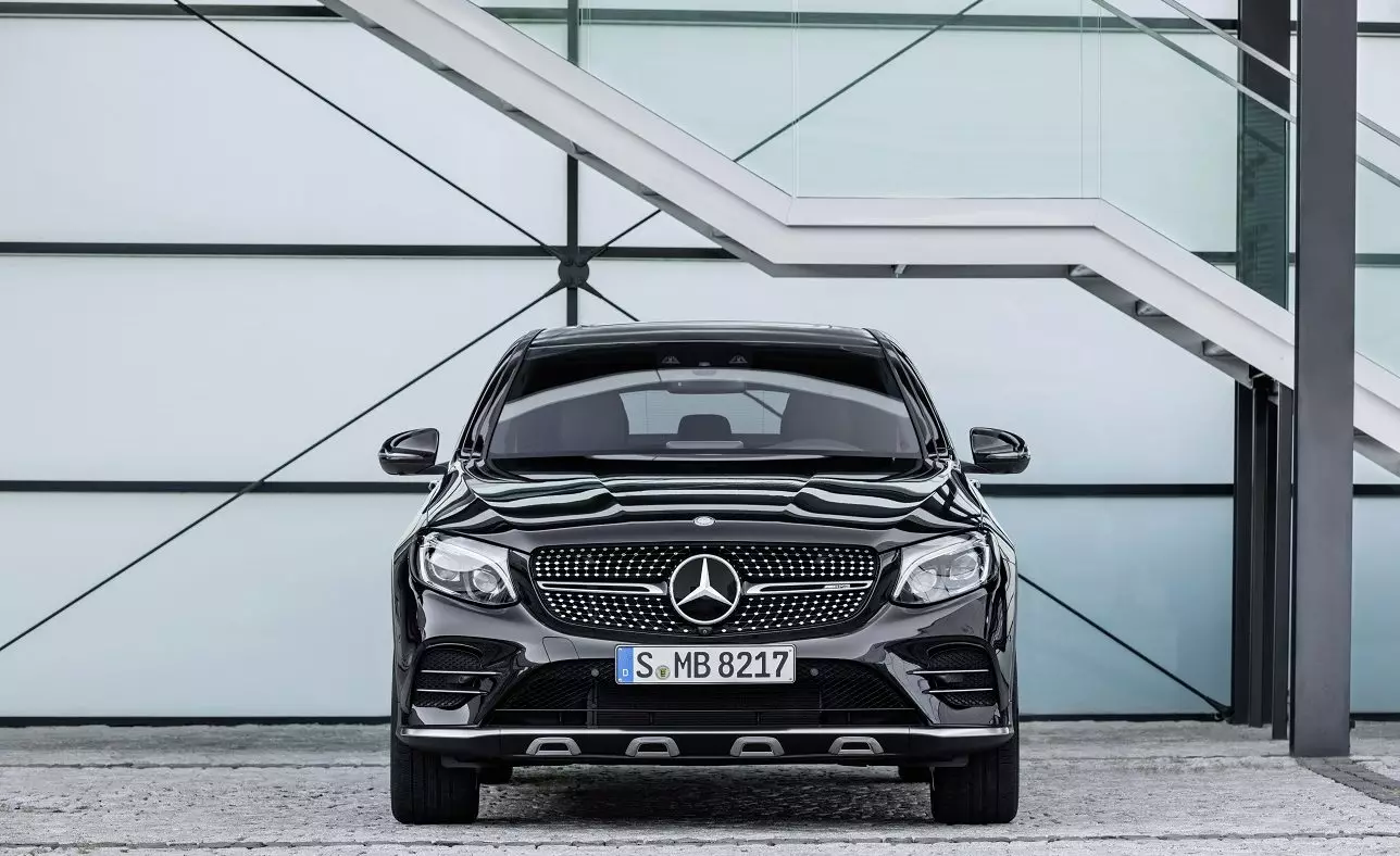 Mercedes-AMG GLC 43 4MATIC Coupé: 367 hp untuk asfalt dan seterusnya 15078_2