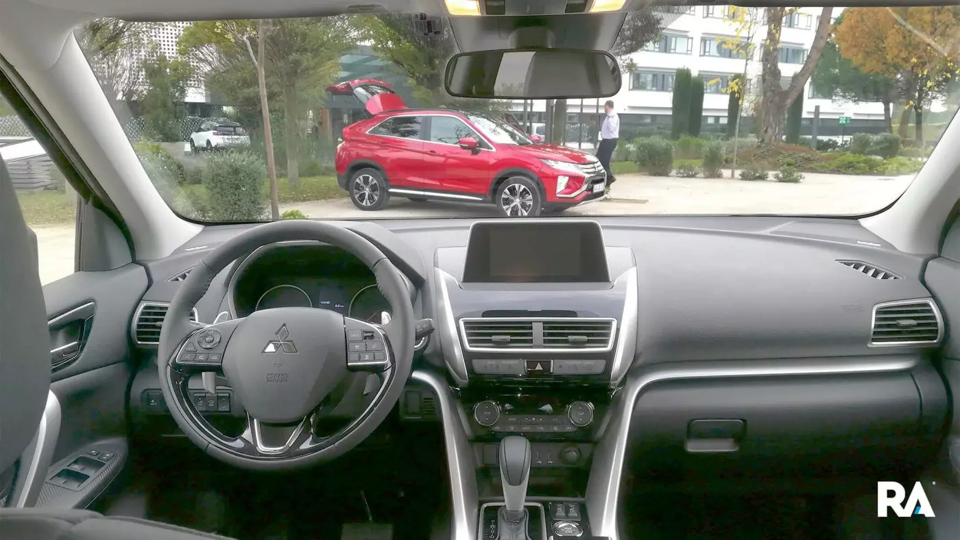 Mitsubishi Eclipse Cross — interior