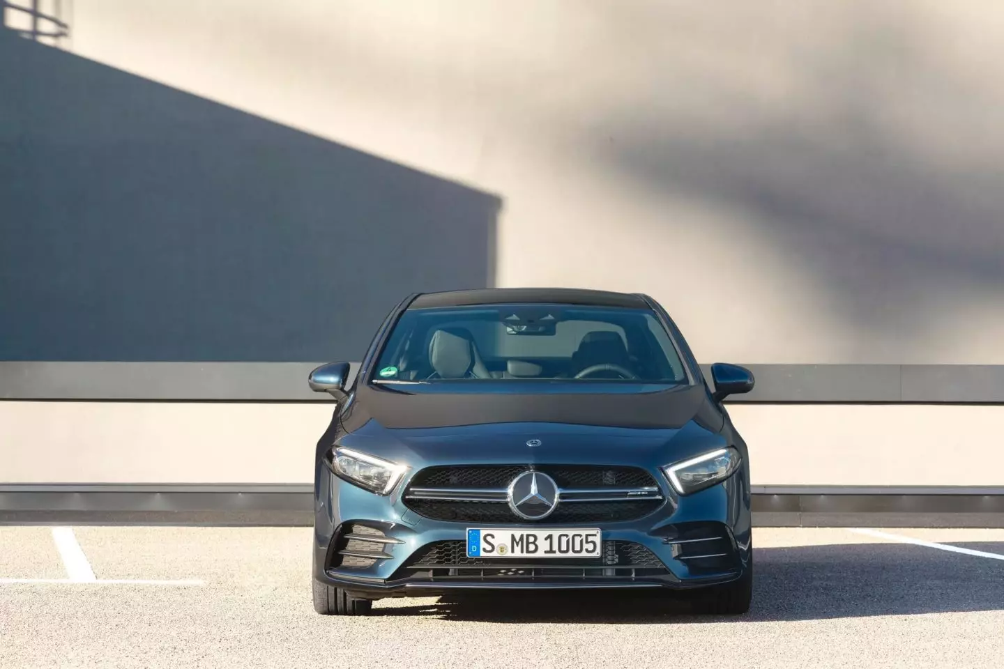 Mercedes-AMG A35 4MATIC 리무진