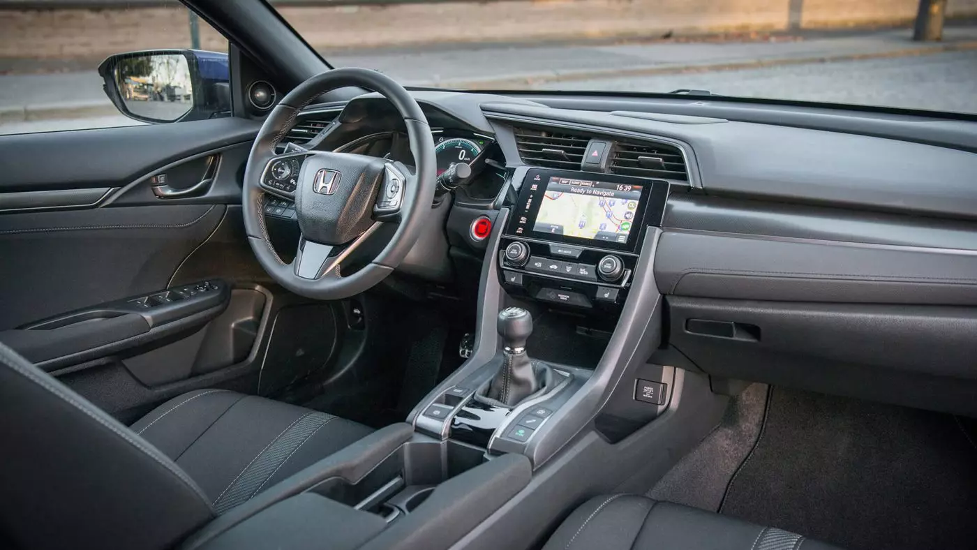 Honda Civic 1.6 i-DTEC — interior