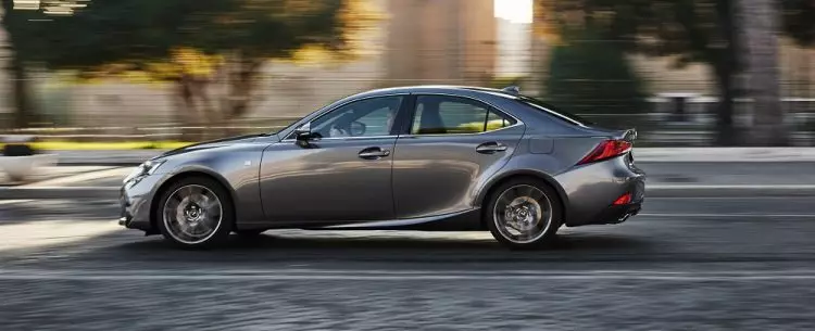 เราได้ทดสอบ Lexus IS 300h ใหม่ในโปรตุเกสแล้ว 15201_4