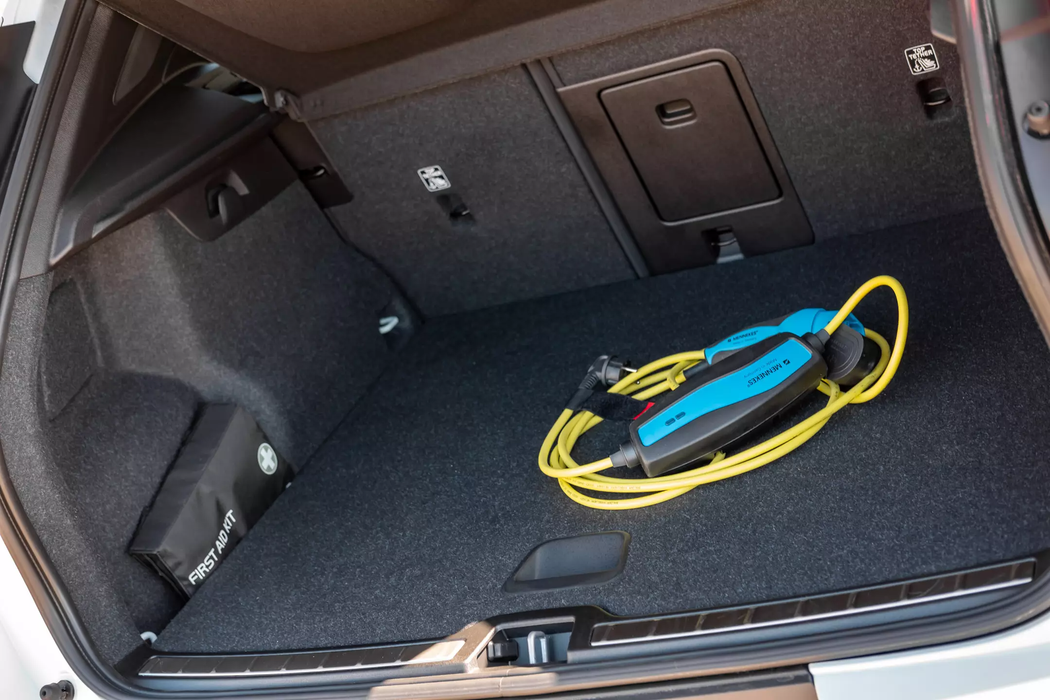 XC40 Recharge Bagalji bil-Cable tal-Iċċarġjar