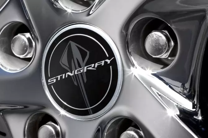 2014-chevrolet-corvette-stingray-convertible-premiere-edition-wheel-details