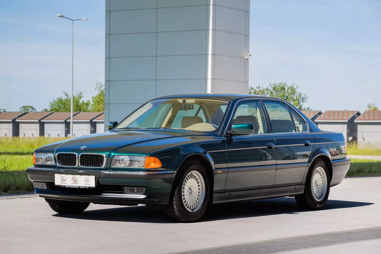 BMW 7 серии E38